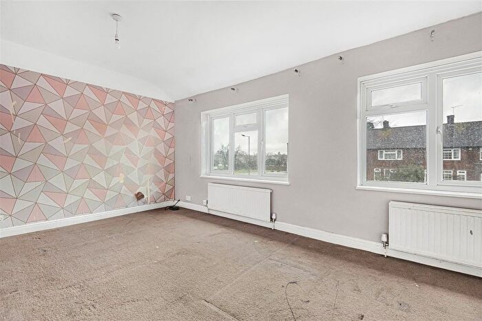2 Bedroom End Of Terrace House For Sale In Long Furlong Drive, Slough, SL2