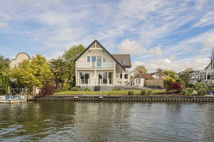 3 Bedroom Detached House To Rent In Pharaohs Island, Shepperton, TW17