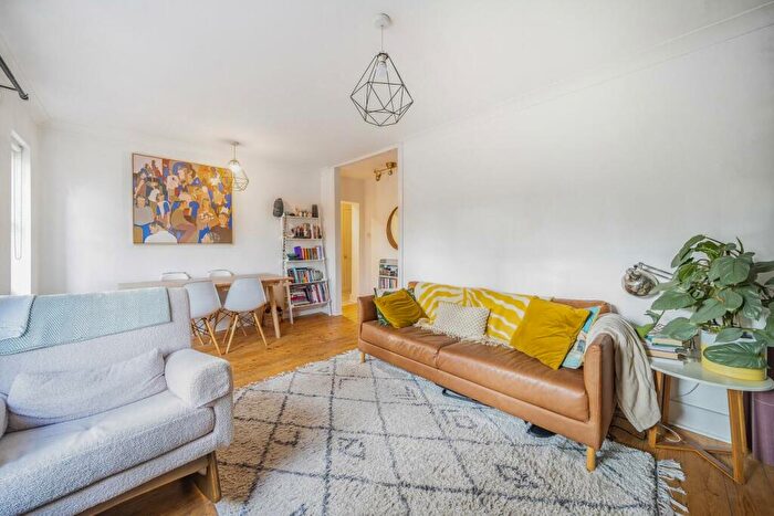 2 Bedroom Flat For Sale In Gipsy Hill, Crystal Palace, SE19