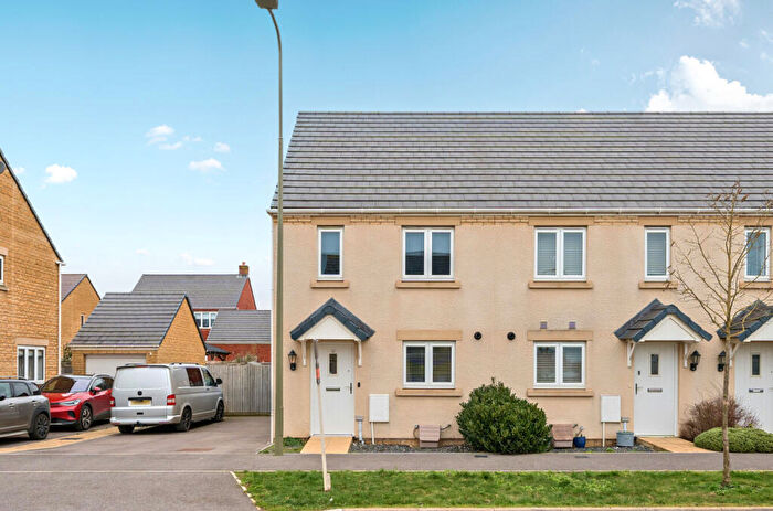 2 Bedroom End Of Terrace House For Sale In Centenary Way, Witney, Oxfordshire, OX29