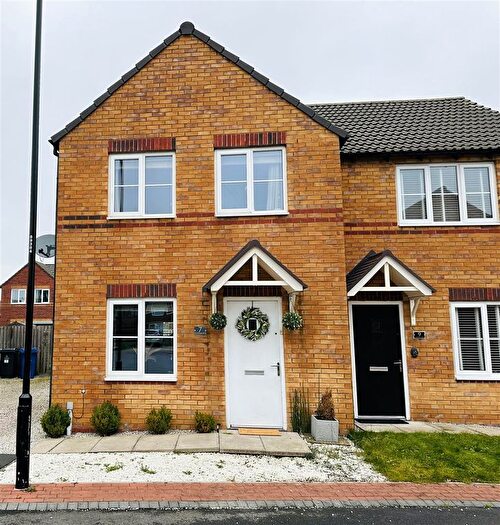 3 Bedroom Semi Detached House For Sale In Cambridge Drive, Thorne, Doncaster, DN8