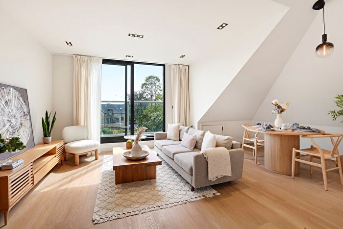 2 Bedroom Flat For Sale In Creswick Road, Acton, London, W3