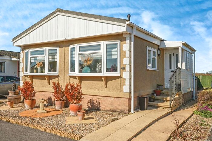 2 Bedroom Park Home For Sale In Greenacres Park, Meysey Hampton, Cirencester, GL7