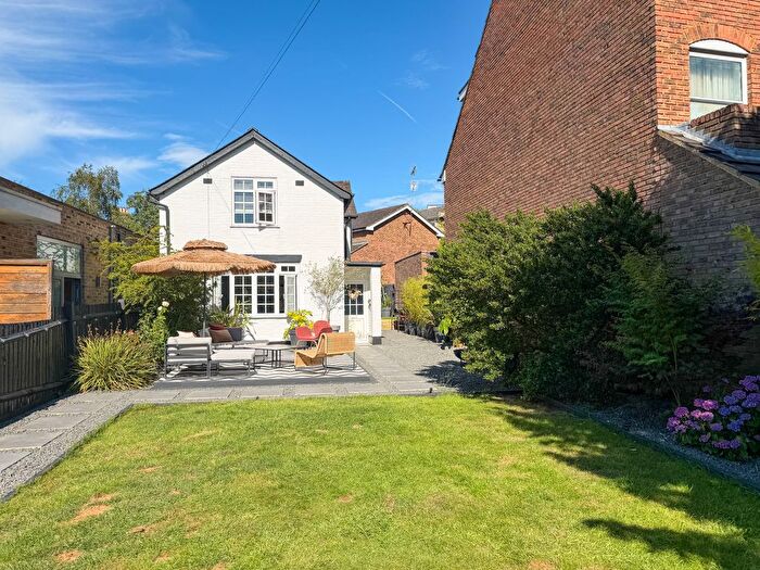 2 Bedroom Detached House For Sale In Queens Road, Kingston Upon Thames, KT2