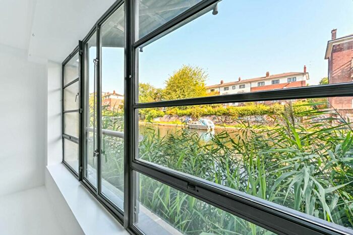 2 Bedroom Flat To Rent In New Wharf Road, Islington, London, N1