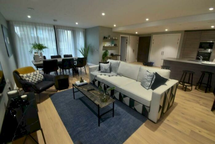 3 Bedroom Flat To Rent In Kingsland High Street, London, E8