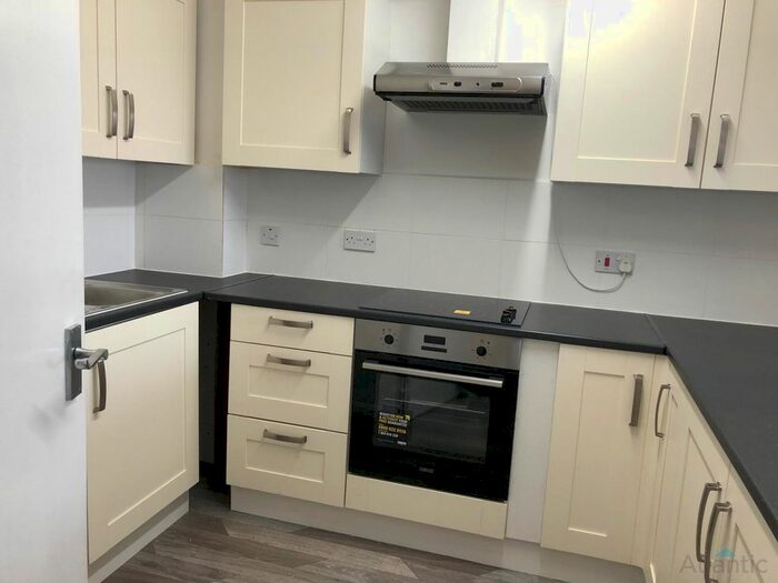 1 Bedroom Flat To Rent In Oak Tree Court, Yeading Lane, Northolt, UB5