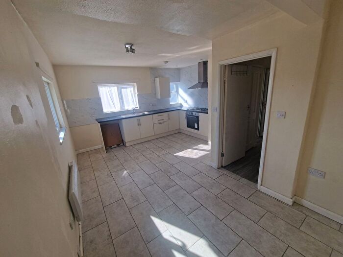 2 Bedroom Flat To Rent In Goodmayes Close, Bedford, MK42
