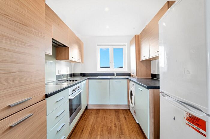 2 Bedroom Flat To Rent In Ashwood Place, Tamar Way, Slough, SL3