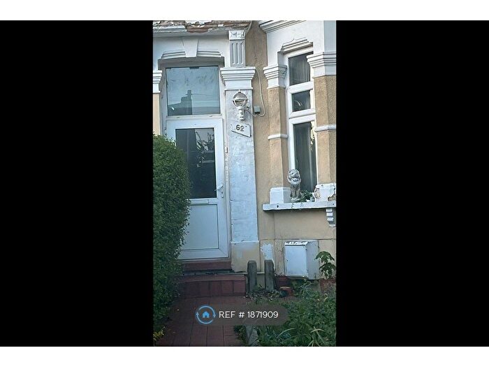 2 Bedroom Flat To Rent In Queens Road, London Ibb, E11