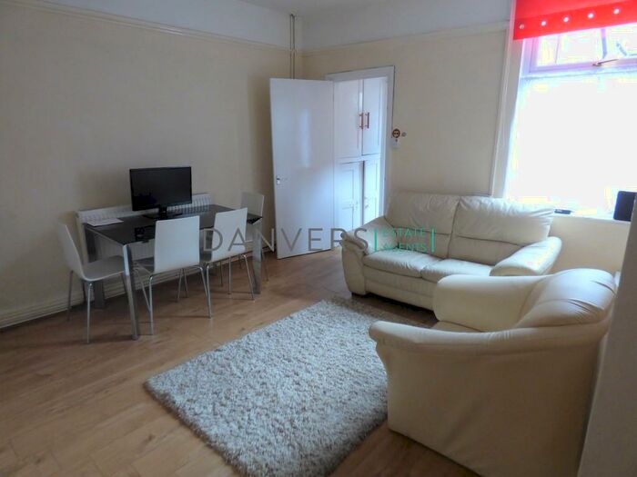 4 Bedroom Terraced House To Rent In Windermere, Leicester, LE2