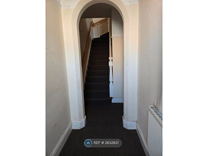 2 Bedroom Flat To Rent In Hagley Road, Stourbridge, DY8