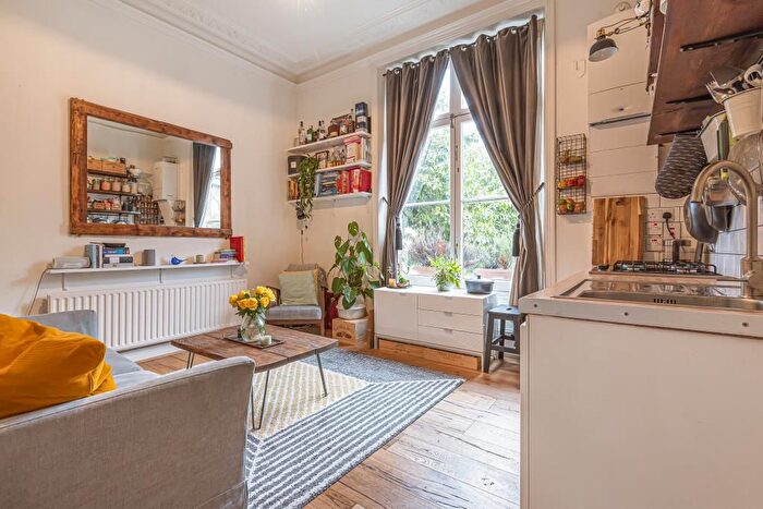 1 Bedroom Flat To Rent In Kings Road, Richmond, TW10