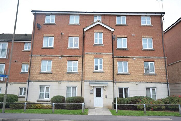 2 Bedroom Flat To Rent In St. Lukes Court, Hatfield, AL10
