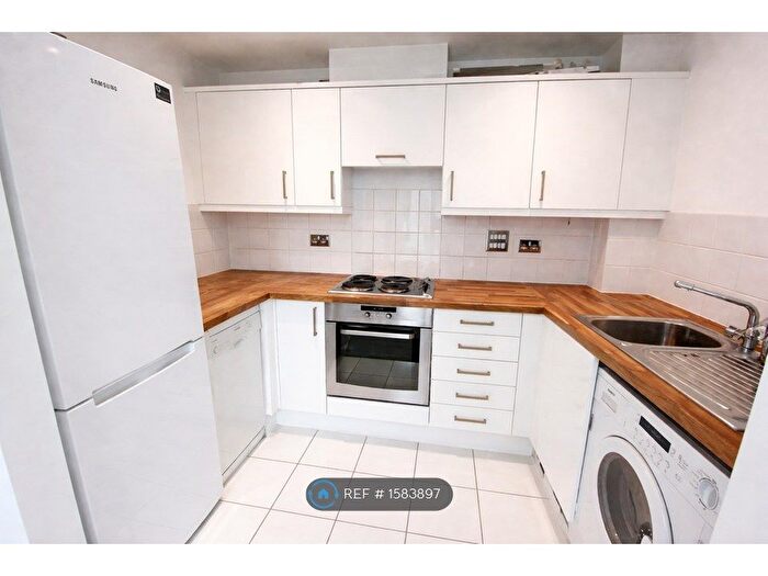 2 Bedroom Flat To Rent In Wooldridge Close, Feltham, TW14