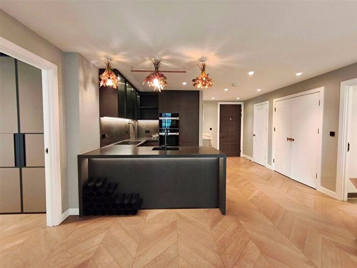 3 Bedroom Flat To Rent In Cleveland Street, Fitzrovia, London, W1T