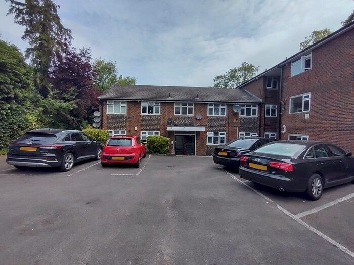 2 Bedroom Flat To Rent In Torrington Park, London, N12