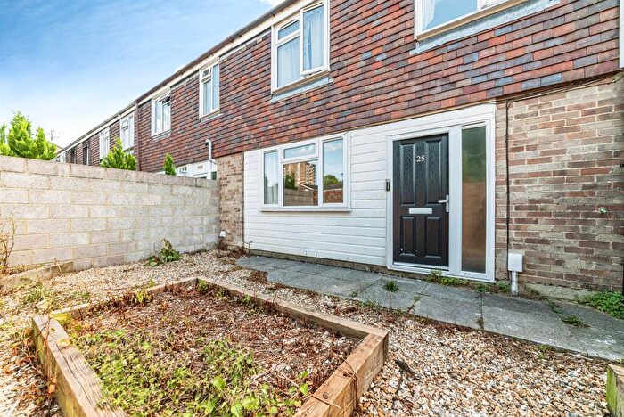 3 Bedroom End Of Terrace House For Sale In Gregory Close, Basingstoke, RG21