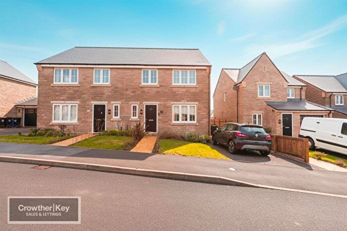 4 Bedroom Semi-Detached House For Sale In Hardwick Road, Buxton, SK17