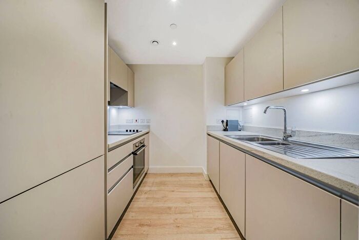 1 Bedroom Flat To Rent In Churchyard Row, Elephant And Castle, London, SE11