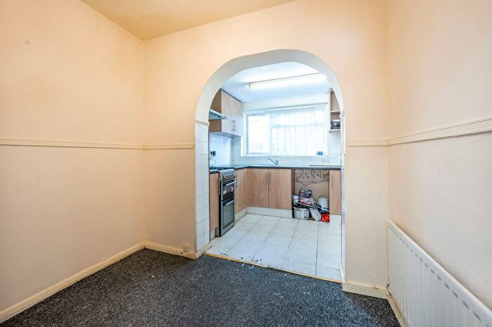 2 Bedroom Property For Sale In Botha Road, Plaistow, London, E13