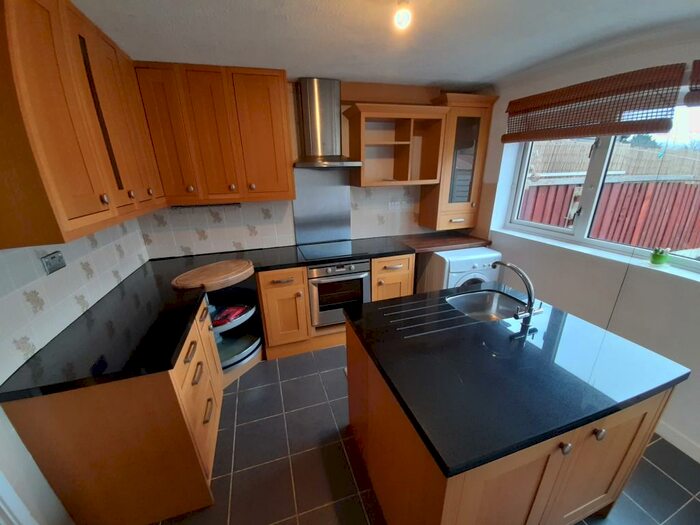 3 Bedroom End Of Terrace House To Rent In Eaglestone, Milton Keynes, MK6