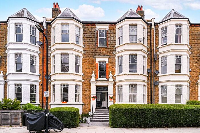 3 Bedroom Flat For Sale In Gondar Gardens, West Hampstead, NW6