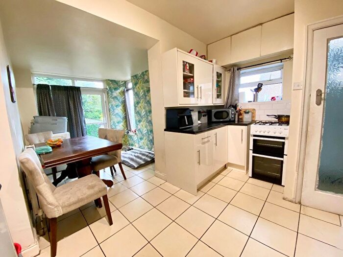 2 Bedroom Semi-Detached House For Sale In Newsome Road, Newsome, Huddersfield, HD4