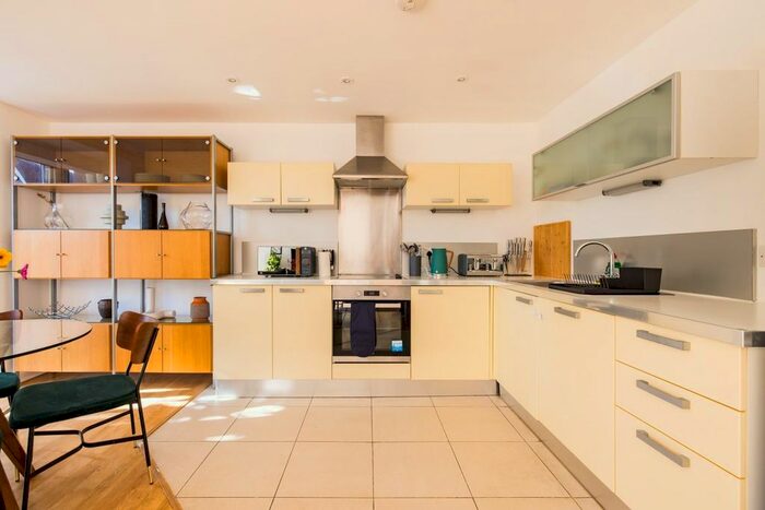 2 Bedroom Flat To Rent In Gwendolen Avenue, London, SW15