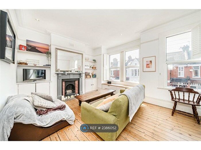 3 Bedroom Flat To Rent In Dagnan Road, Clapham South, SW12