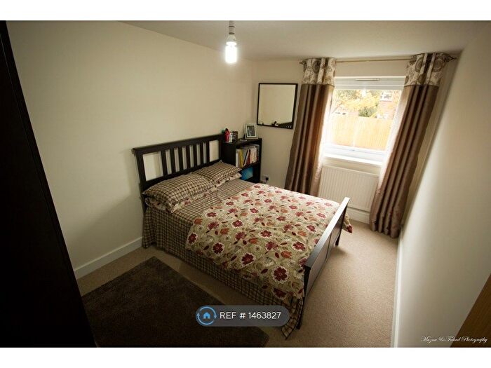 2 Bedroom Flat To Rent In Valley Road, Uxbridge, UB10