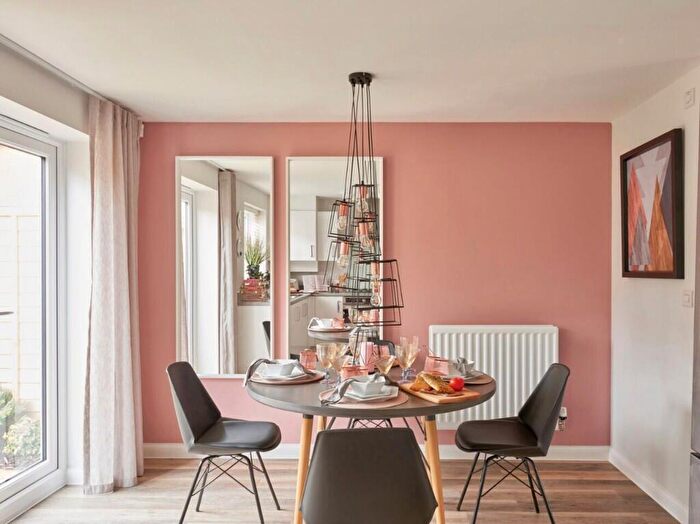 3 Bedroom Semi Detached House For Sale In Rawreth Lane, Rayleigh, Essex, SS6