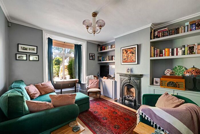 2 Bedroom End Of Terrace House For Sale In Aylesbury Road, Bromley South, BR2