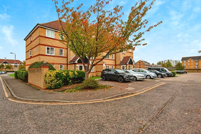 Studio For Sale In Lewes Close, Grays, RM17