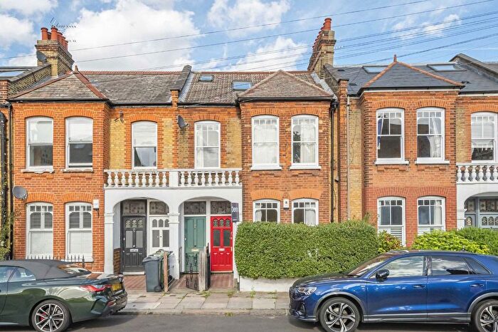 2 Bedroom Flat To Rent In Hambalt Road, Clapham, SW4