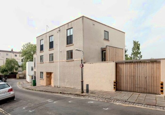 2 Bedroom Maisonette To Rent In Sion Place, Bristol, BS8