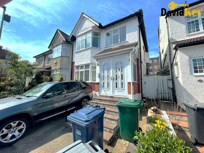 5 Bedroom Semi-Detached House To Rent In Aprey Gardens, London, NW4