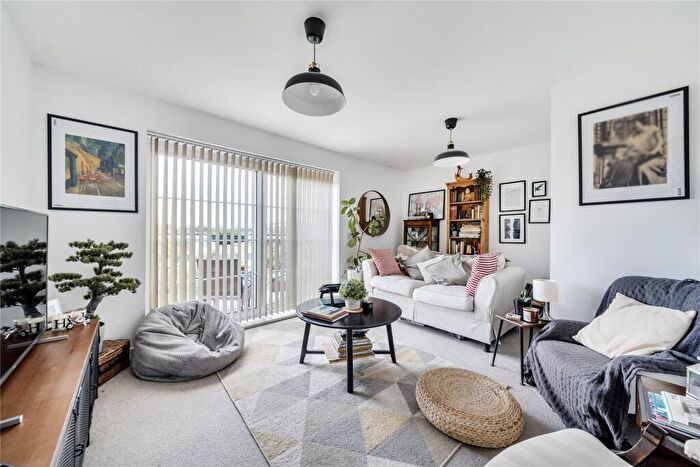 2 Bedroom Flat For Sale In Kennett Lane, Chertsey, Surrey, KT16