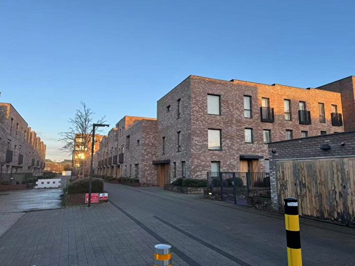 4 Bedroom Terraced House For Sale In Oriental Square, London, NW9