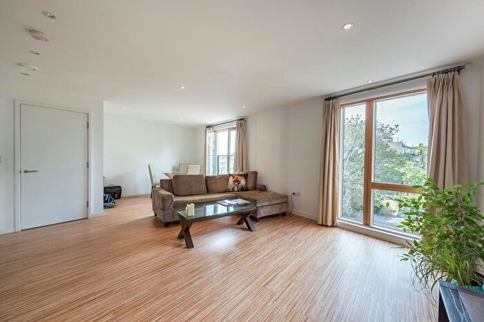 1 Bedroom Flat To Rent In Wingate Square, SW4