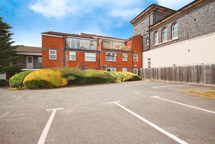 1 Bedroom Flat For Sale In Landor Road, Warwick, Warwickshire, CV34