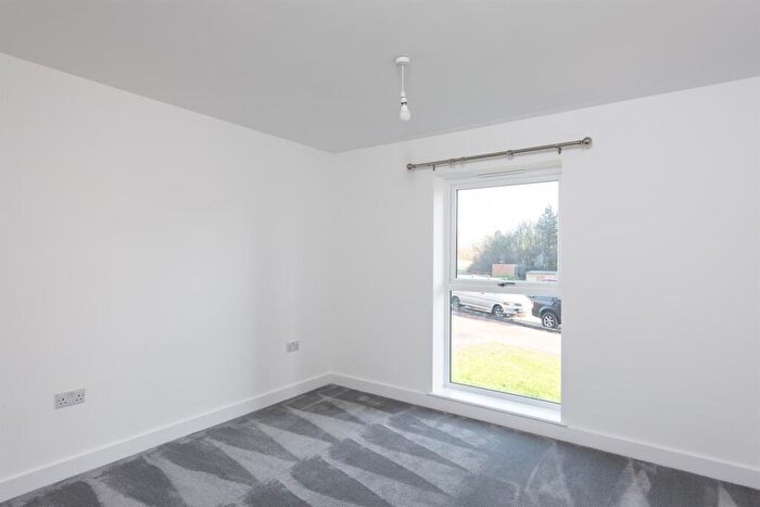 2 Bedroom Flat To Rent In Bedroom Property In Atlas Way, Milton Keynes, MK10