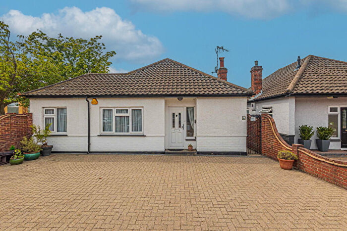 3 Bedroom Detached Bungalow For Sale In Gravel Road, Leigh-on-sea, SS9