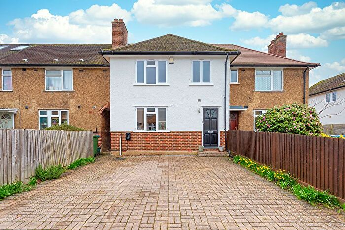 4 Bedroom Semi Detached House For Sale In Alexandra Road, Thames Ditton, KT7