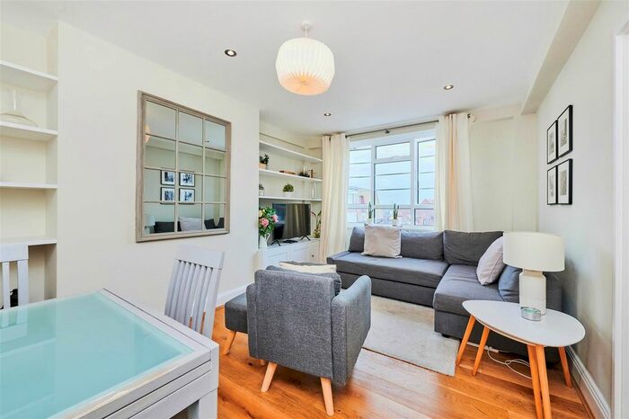2 Bedroom Flat To Rent In Woodside, London, SW19