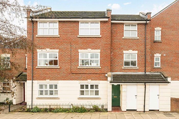 1 Bedroom Flat To Rent In Riverdale Drive, Earlsfield, SW18