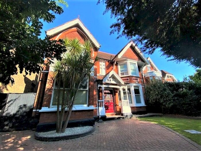 2 Bedroom Flat To Rent In Gunnersbury Avenue, Ealing, W5