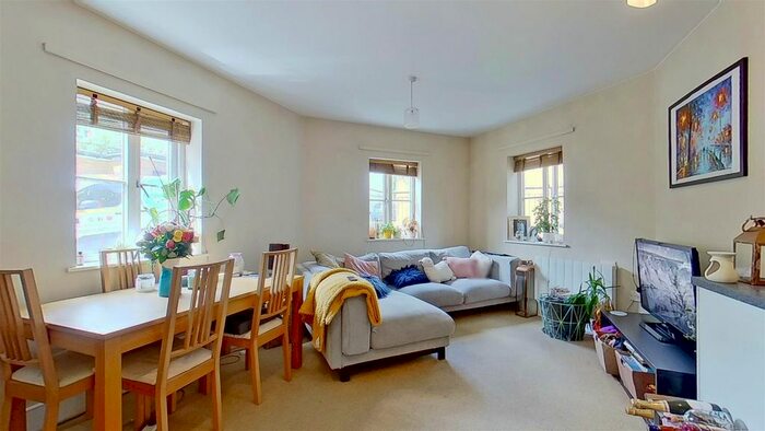 2 Bedroom Flat To Rent In Denning Mews, London, SW12