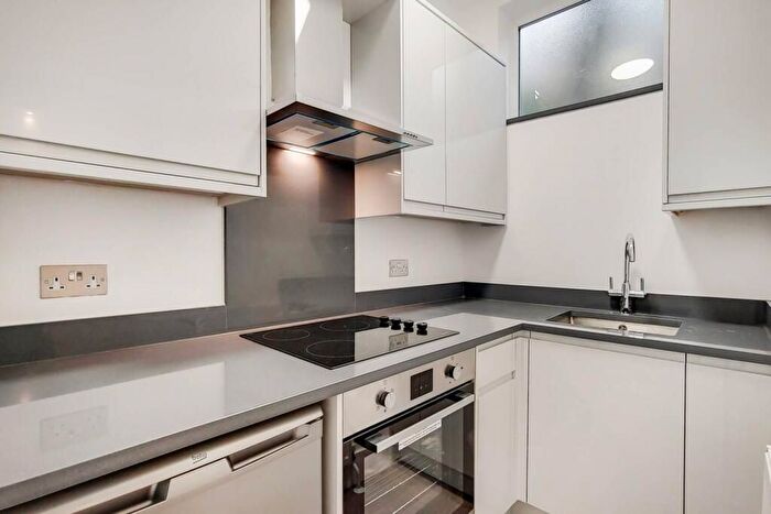 Studio To Rent In Nevern Square, London, SW5