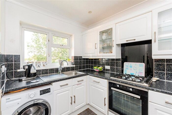 2 Bedroom Flat For Sale In Leander Road, Rochester, Kent, ME1